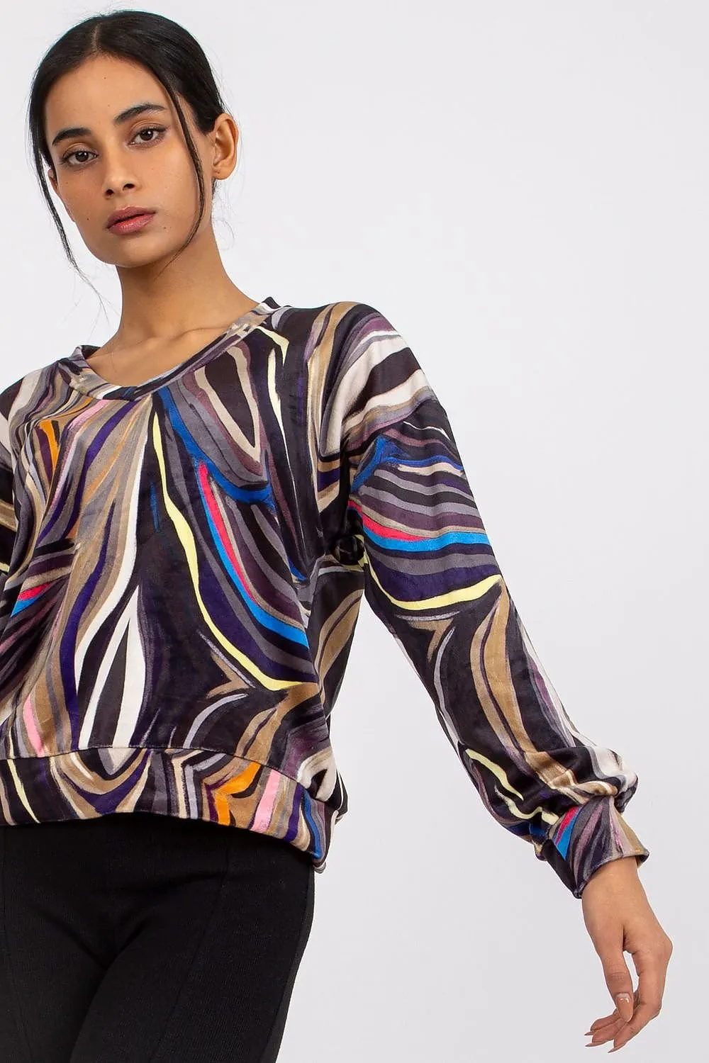 Blouse with long sleeves and a V neckline